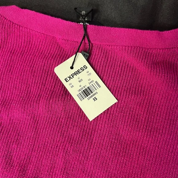 EXPRESS Fushia Pink Women's V-Neck Short Sleeve Sweater Top - Picture 4 of 4